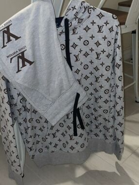 Cute Sweater And Sweat Pants Outfit